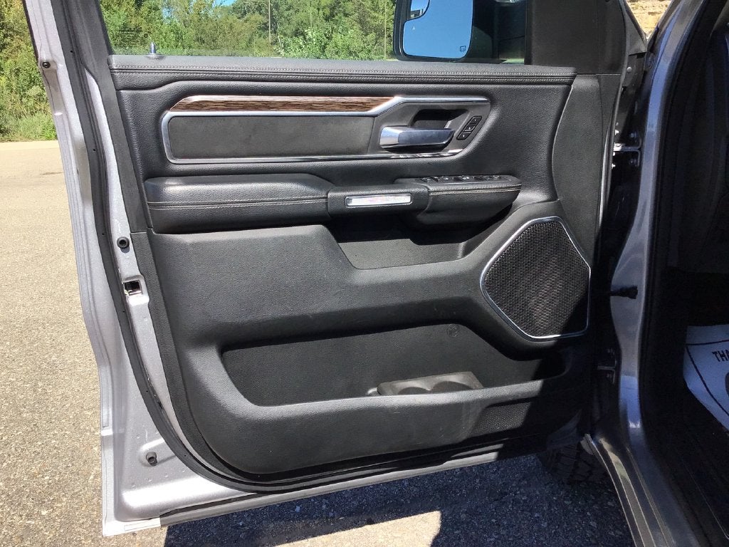 2019 RAM 1500 Laramie Crew Cab 4x2 5'7' Box