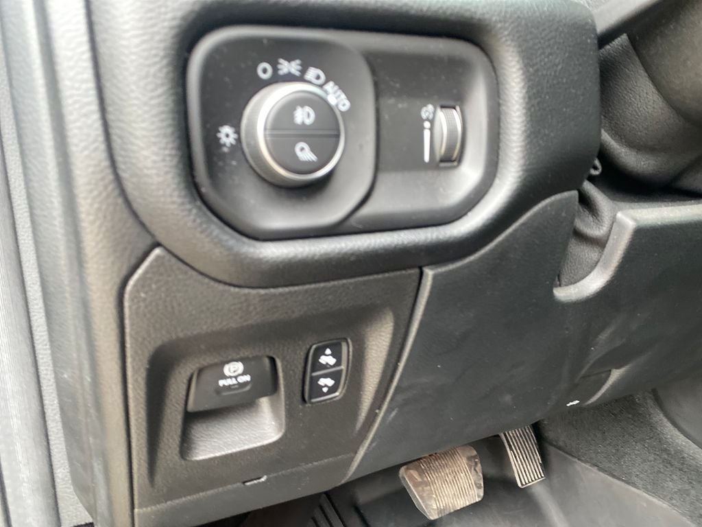 2021 RAM 1500 Big Horn Crew Cab 4x4 5'7' Box