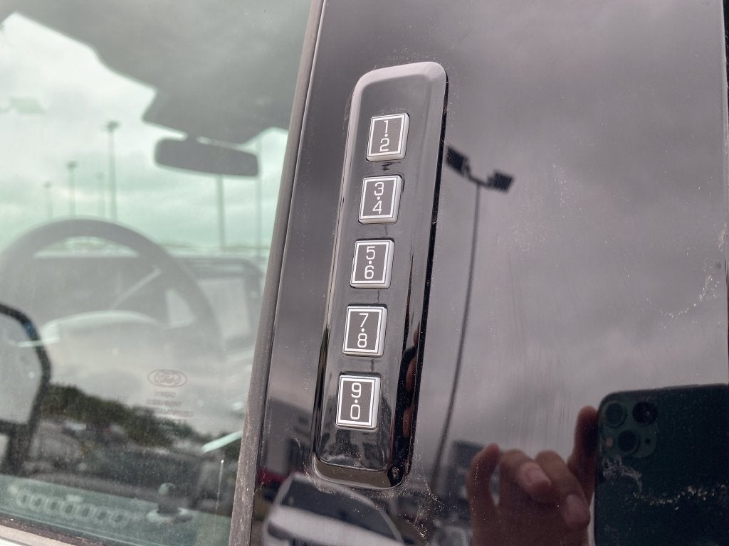 2026 Ford F-350SD Lariat DRW