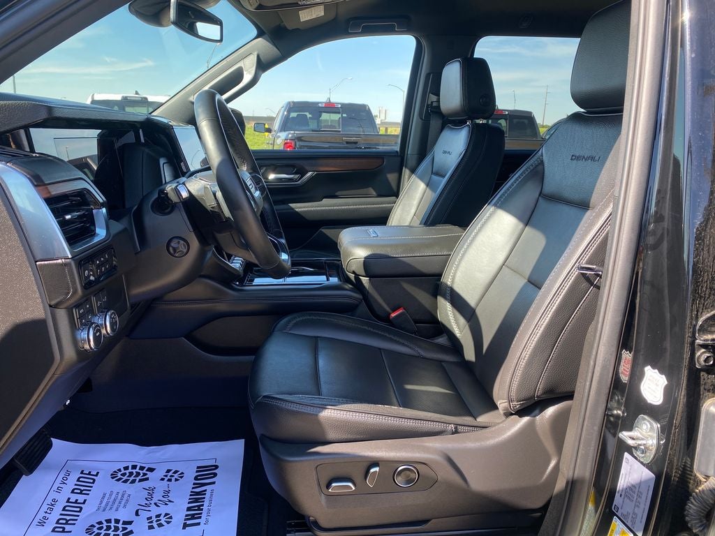 2025 GMC Yukon XL 4WD Denali