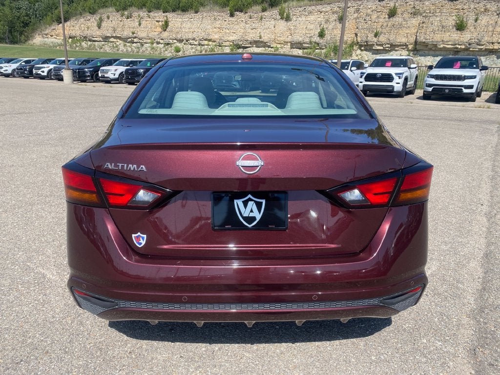 2025 Nissan Altima SV FWD