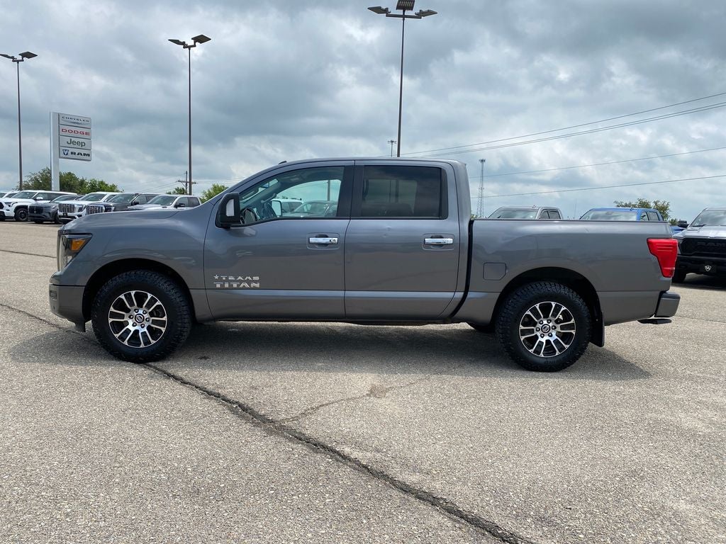2021 Nissan TITAN Crew Cab SV 4x4