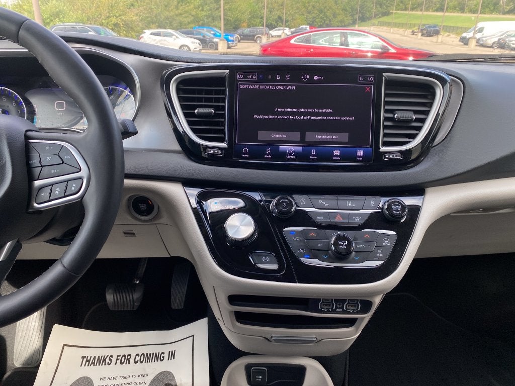 2023 Chrysler Pacifica Touring L