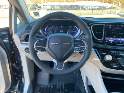 2023 Chrysler Pacifica Hybrid Limited