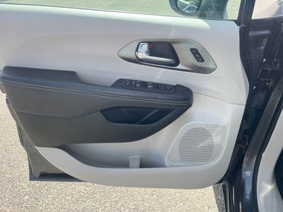 2022 Chrysler Pacifica Touring L AWD