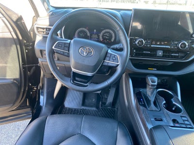 2024 Toyota Highlander Hybrid Platinum