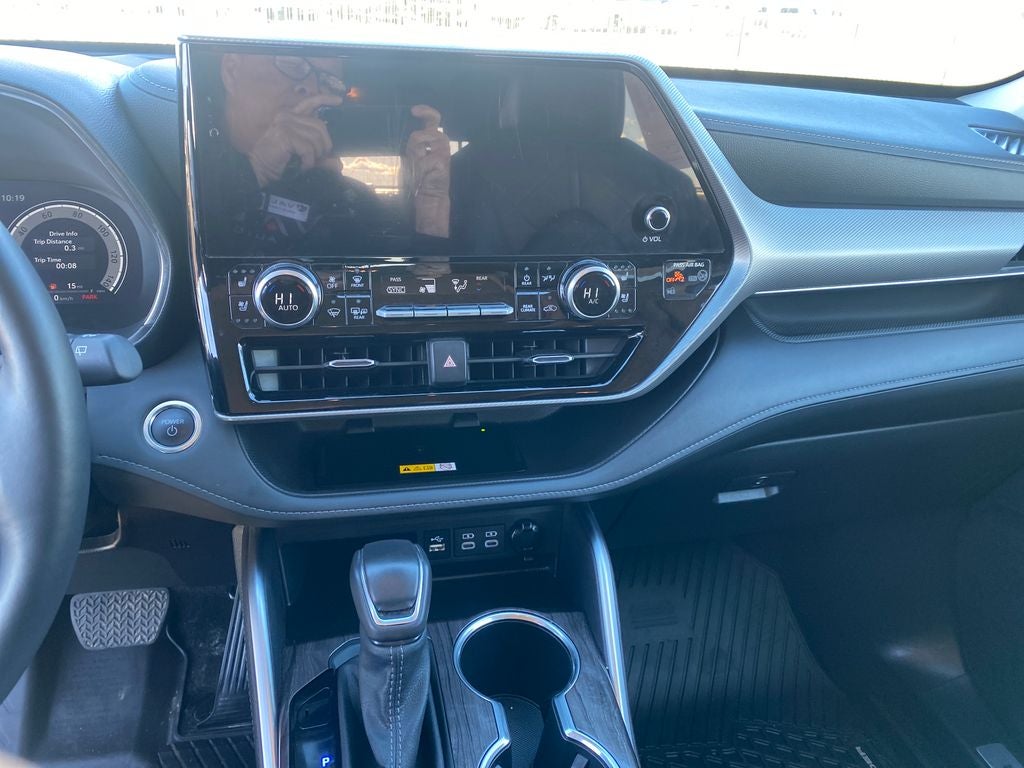 2024 Toyota Highlander Hybrid Platinum