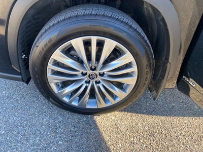 2024 Toyota Highlander Hybrid Platinum