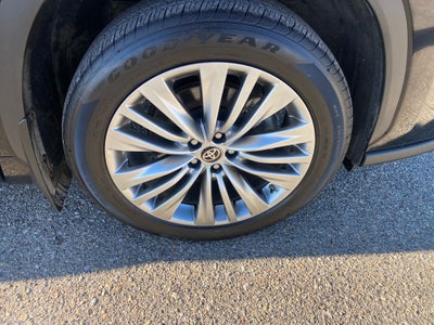 2024 Toyota Highlander Hybrid Platinum